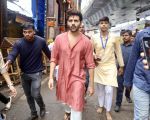 Kartik Aaryan at Lalbaugcha Raja Temple on 19th Sept 2023 (16)_650971902815d.jpeg