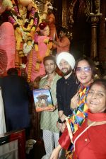 Manjot Singh, Pulkit Samrat, Richa Chadha at Lalbaugcha Raja Temple on 19th Sept 2023 (14)_6509754b0ec0b.jpeg