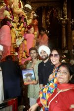 Manjot Singh, Pulkit Samrat, Richa Chadha at Lalbaugcha Raja Temple on 19th Sept 2023 (16)_650975521bc2f.jpeg