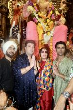 Manjot Singh, Pulkit Samrat, Richa Chadha, Varun Sharma at Lalbaugcha Raja Temple on 19th Sept 2023 (17)_6509757b275b0.jpeg