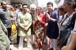 Manjot Singh, Pulkit Samrat, Richa Chadha, Varun Sharma at Lalbaugcha Raja Temple on 19th Sept 2023 (2)_65097557ed113.jpeg