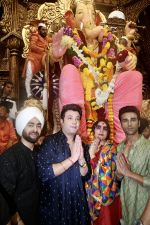 Manjot Singh, Pulkit Samrat, Richa Chadha, Varun Sharma at Lalbaugcha Raja Temple on 19th Sept 2023 (22)_6509758a10bdb.jpeg