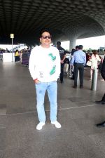 Shailesh Lodha Spotted At Airport Departure on 19th Sept 2023 (8)_65092b1e018c0.JPG