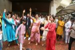 Akanksha Malhotra, Chaitanya Choudhry, Shamita Shetty, Shilpa Shetty, Sonal Joshi, Sunanda Shetty, Vivaan Raj Kundra at Ganpati Visarjan on 20th Sept 2023 (13)_650d6a6cbc8e5.jpeg