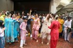 Akanksha Malhotra, Chaitanya Choudhry, Shamita Shetty, Shilpa Shetty, Sonal Joshi, Vivaan Raj Kundra at Ganpati Visarjan on 20th Sept 2023 (12)_650d6a7cef323.jpeg