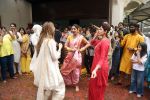 Akanksha Malhotra, Shamita Shetty, Shilpa Shetty at Ganpati Visarjan on 20th Sept 2023 (26)_650d6acdf2eec.jpeg