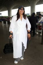 Geeta Kapur Spotted At Airport Departure on 20th Sept 2023 (6)_650d59e08af2b.JPG