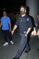 MS Dhoni Spotted At Airport arrival on 20th Sept 2023 (9)_650d5caa714fb.JPG