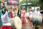 Shamita Shetty, Shilpa Shetty at Ganpati Visarjan on 20th Sept 2023 (18)_650d6b7a434d1.jpeg