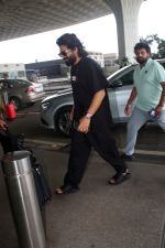 Allu Arjun spotted at Airport Departure on 23rd Sept 2023 (3)_650ee0167c9d1.JPG