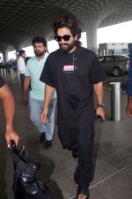 Allu Arjun spotted at Airport Departure on 23rd Sept 2023 (6)_650ee020276c6.JPG