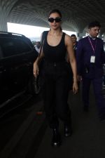 Deepika Padukone Spotted At Airport Departure on 23rd Sept 2023 (15)_650ed98459f6d.jpg