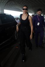 Deepika Padukone Spotted At Airport Departure on 23rd Sept 2023 (16)_650ed987303fe.jpg
