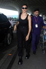 Deepika Padukone Spotted At Airport Departure on 23rd Sept 2023 (18)_650ed98a8ae37.jpg