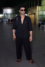 Pulkit Samrat spotted at Airport Departure on 22nd Sept 2023 (7)_650ed5c12486c.jpg