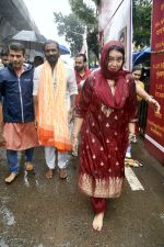 Remo DSouza, Lizelle DSouza visits Lalbaugcha Raja temple on 22nd Sept 2023