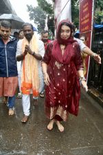 Remo DSouza, Lizelle DSouza visits Lalbaugcha Raja temple on 22nd Sept 2023