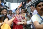 Shilpa Shetty, Sunanda Shetty visits Lalbaugcha Raja temple on 22nd Sept 2023 (10)_650ecf112da7a.jpeg