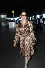 Madhuri Dixit Nene spotted at Airport Departure on 23rd Sept 2023 (2)_650feaf871f27.JPG