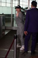 Malaika Arora spotted at Airport Departure on 23rd Sept 2023 (12)_650fe44acf39b.jpg