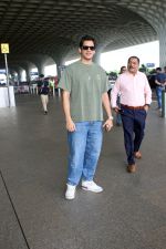 Vijay Varma spotted at Airport Departure on 23rd Sept 2023 (3)_650fe00e2b7a8.JPG