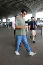 Vijay Varma spotted at Airport Departure on 23rd Sept 2023 (6)_650fe017f1bdf.JPG