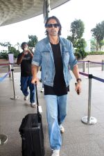 Arjun Rampal spotted at Airport Departure on 25th Sept 2023 (10)_65118b520257d.JPG