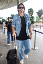 Arjun Rampal spotted at Airport Departure on 25th Sept 2023 (12)_65118b5dce141.JPG