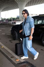 Arjun Rampal spotted at Airport Departure on 25th Sept 2023 (4)_65118b283d0f4.JPG