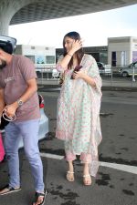 Saiee Manjrekar Spotted At Airport Departure on 25th Sept 2023 (1)_6512f3a8a9614.JPG