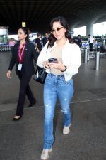 Sunny Leone Spotted At Airport Departure on 25th Sept 2023 (12)_6512efeef305b.JPG