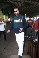Elvish Yadav Spotted At Airport Departure on 26th Sept 2023 (10)_6514457c9a28b.JPG