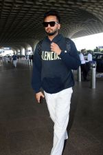 Elvish Yadav Spotted At Airport Departure on 26th Sept 2023 (6)_65144568b33e9.JPG