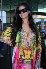 Poonam Pandey Spotted At Airport Departure on 27th Sept 2023 (5)_6515173bcbea6.JPG