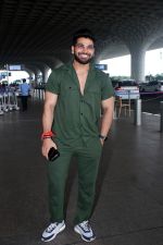 Shiv Thakare Spotted At Airport Departure on 27th Sept 2023 (10)_65151ca581081.JPG