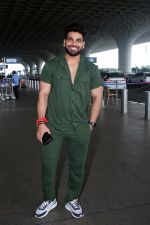 Shiv Thakare Spotted At Airport Departure on 27th Sept 2023 (11)_65151cac5a10a.JPG