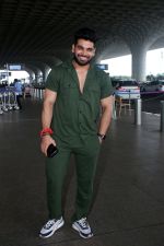 Shiv Thakare Spotted At Airport Departure on 27th Sept 2023 (13)_65151cb3cff09.JPG