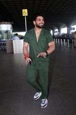 Shiv Thakare Spotted At Airport Departure on 27th Sept 2023 (15)_65151cba3de41.JPG