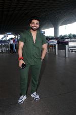 Shiv Thakare Spotted At Airport Departure on 27th Sept 2023 (3)_65151c8944e56.JPG