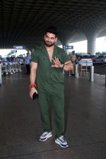 Shiv Thakare Spotted At Airport Departure on 27th Sept 2023 (7)_65151c96f3845.JPG