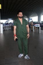Shiv Thakare Spotted At Airport Departure on 27th Sept 2023 (8)_65151c9a57fed.JPG