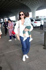 Dia Mirza, Avyaan Azaad Rekhi Spotted At Airport Departure on 29th Sept 2023 (11)_6516ec4fe424b.JPG