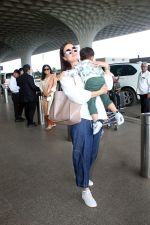 Dia Mirza, Avyaan Azaad Rekhi Spotted At Airport Departure on 29th Sept 2023 (2)_6516ec3053af9.JPG