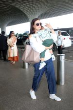 Dia Mirza, Avyaan Azaad Rekhi Spotted At Airport Departure on 29th Sept 2023 (3)_6516ec3343eea.JPG