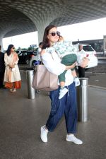 Dia Mirza, Avyaan Azaad Rekhi Spotted At Airport Departure on 29th Sept 2023 (4)_6516ec3a7a213.JPG