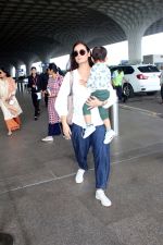 Dia Mirza, Avyaan Azaad Rekhi Spotted At Airport Departure on 29th Sept 2023 (9)_6516ec49d4444.JPG