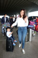 Kajal Aggarwal Spotted At Airport Departure on 28th Sept 2023 (11)_6516dd97775c9.JPG