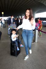 Kajal Aggarwal Spotted At Airport Departure on 28th Sept 2023 (12)_6516dd9a614d2.JPG