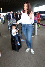 Kajal Aggarwal Spotted At Airport Departure on 28th Sept 2023 (13)_6516dd9d2f0c7.JPG