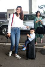 Kajal Aggarwal Spotted At Airport Departure on 28th Sept 2023 (3)_6516dd7e35ed0.JPG